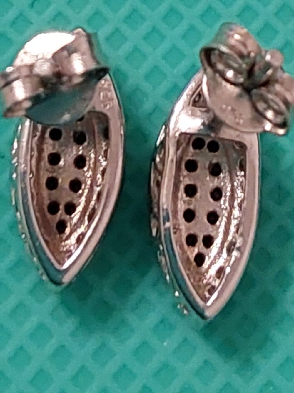 1/3 CT. T.W. BLACK DIAMOND Round Prong Set Earring in Sterling Silver (IJ-I2-I3) - Picture 12 of 16